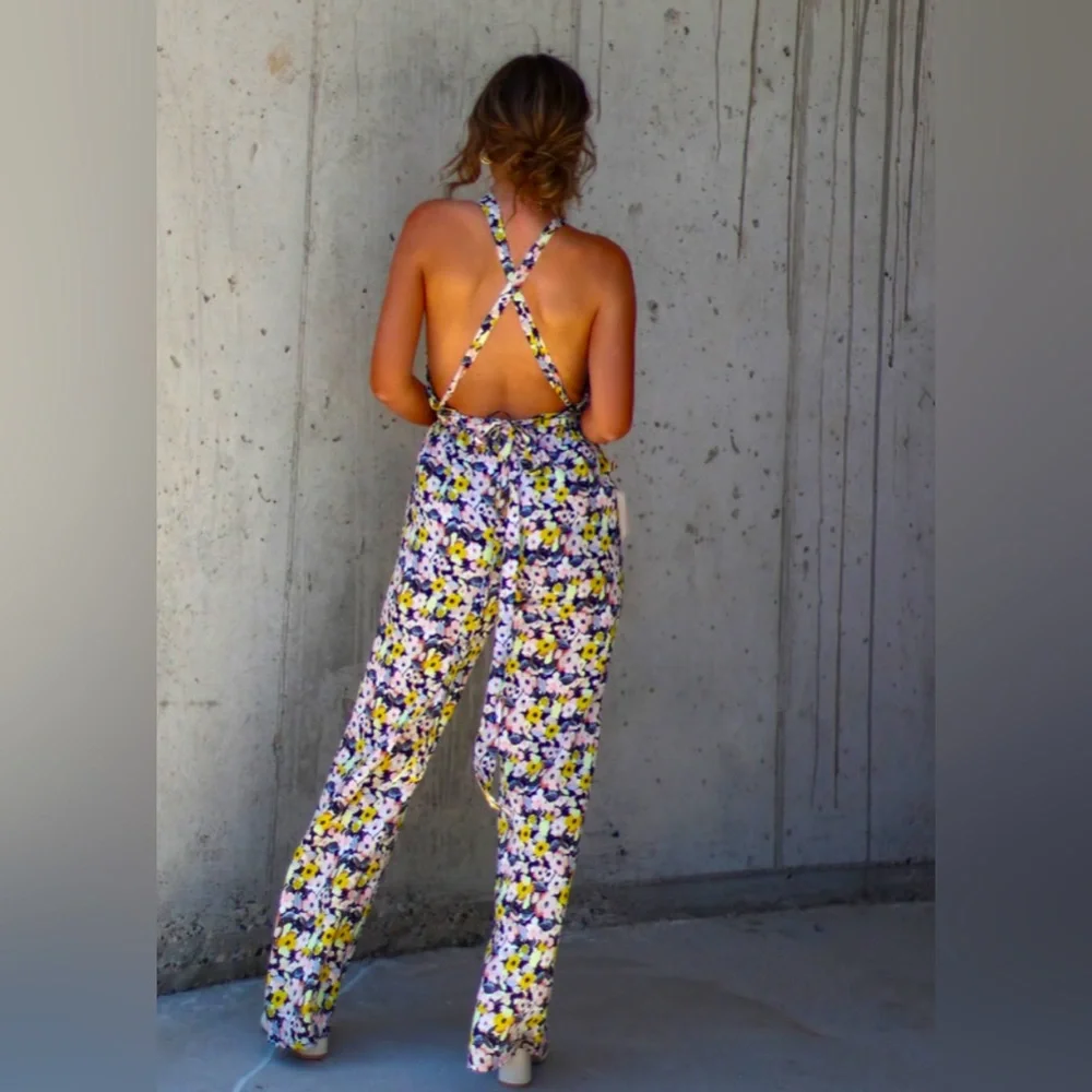 NWT VICI BLUMA FLORAL HALTER JUMPSUIT - BLACK/MULTI |Size Medium LAST ONE!!! - Picture 3 of 8